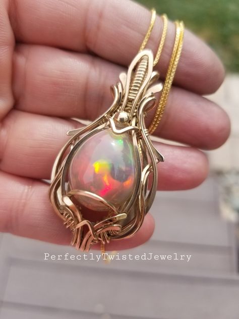 Twisted Jewelry, Wire Wrap Tutorial, Sculpted Jewelry, Diy Gem, Wrap Tutorial, Blink Blink, Accessorize Jewellery, Wire Tutorials, Bee Pendant