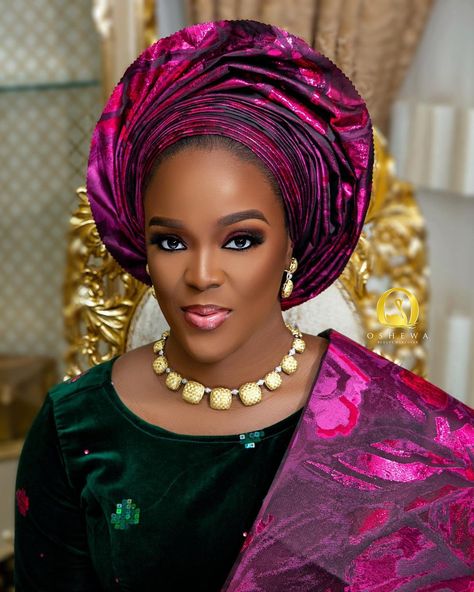 MÉLÒDÝ JACÒB: Most beautiful wedding gele styles ideas for a Nigerian bride Nigerian Wedding Makeup, Bridal Makeup Ideas, Nigerian Gele, Gele Styles, Aso Ebi Lace, Bride Friend, Beautiful Wedding Hair, Nigerian Bride, Most Beautiful Wedding