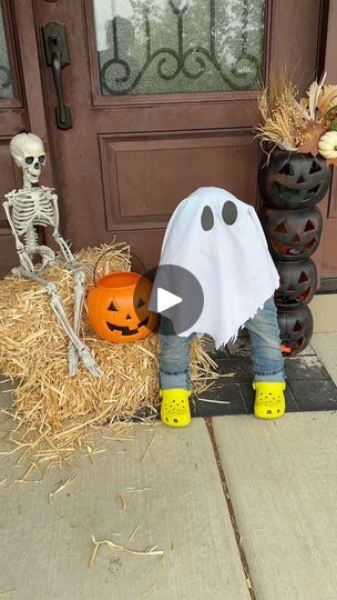 Ghost With Pool Noodle, Pool Noodle Ghost, Halloween Ghosts Diy Yard Decorations, How To Make Ghosts, Diy Ghost, Halloween Trends, Ghost Diy, Halloween Party Games, Pool Noodles