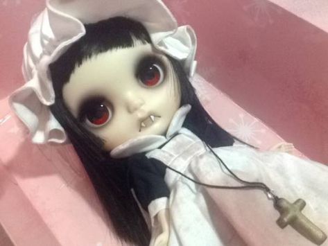 Goth Gifts, How To Impress, Living Dead Dolls, Doll Plushies, Gothic Dolls, Goth Girl, Grunge Goth, Doll Parts, Pretty Dolls