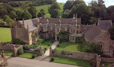 Castle House Exterior, Bloxburg Country House, English Manor Houses Country Estate, Cottage Mansion, House In The Countryside, Country Manor House, English Country Manor, Country Mansion, Victorian Manor