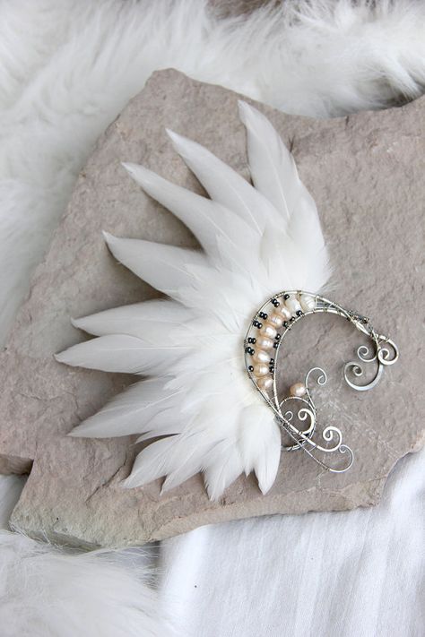 White Ear Cuff White Feather Ear Cuff For Lady Corsage Making, Feather Ear Cuff, Wire Wrap Jewelry Designs, Beaded Jewels, White Feather, Feather Jewelry, Wire Work Jewelry, Funky Jewelry, Work Jewelry