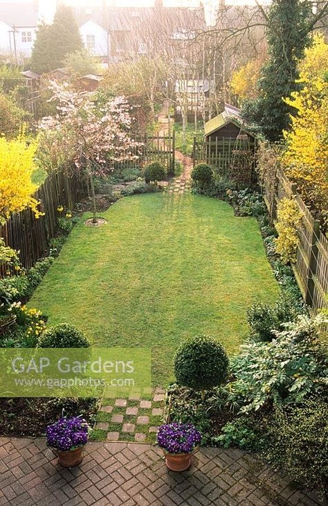 Town Garden, Long Garden, Narrow Garden, Backyard Garden Layout, Back Garden Design, Garden Design Layout, Garden Design Plans, Garden Inspo, Garden Plans