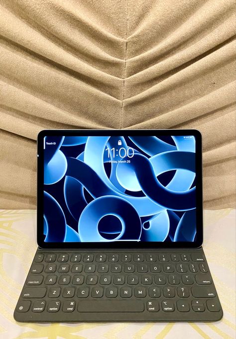 Apple iPad Air 5th gen. in Space Grey with M1 Chip and Smart Keyboard Folio. Ipad Air 5 Space Grey, Ipad Air M1, Ipad Air Keyboard, Apple Ipad Air, Ipad Air, In Space, Apple Ipad, Ipad Pro, Keyboard