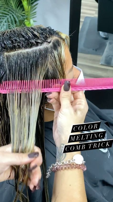 Root Melt How To, Root Smudge Tutorial, Root Melt Tutorial, Diy Root Melt, Root Melt Vs Root Smudge, Diy Root Smudge Hair, Root Melt Brunette, Root Melt Brunette To Blonde, Root Melt Blonde