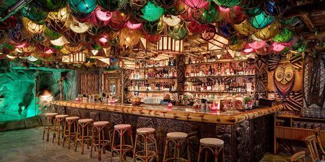 SAN SIEGO, CA: From the moment you step inside this Tiki bar in Southern California, you'll be transported to a dark and mysterious island that serves excellent drinks. Bar Seats, Hawaii Restaurant, Secret Entrance, Secret Bar, Bar In Casa, Tiki Bar Decor, Tiki Decor, Tiki Lounge, Indoor Waterfall