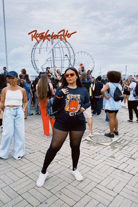 Festival Poses, Best Festival Outfits, 2023 Festival Outfits, Rock In Rio 2022, Looks Festival, 2023 Festival, Lollapalooza Outfit, Festival Outfit Inspiration, Music Festival Outfits