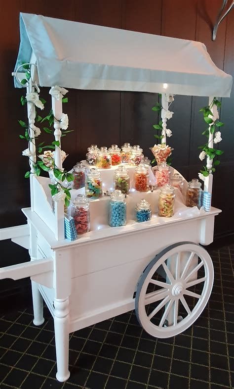 Candy Carts For Parties At Meg2-1.blogspot.com Cart For Party, Cupcake Cart, Treat Cart, Sweets Display, Diy Sweets, Meg 2, Cart Ideas, Candy Cart, Gallery Ideas