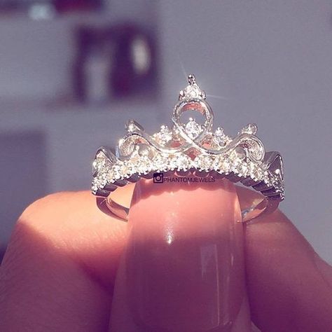 Princess Tiara Ring, Birthday Banquet, Tiara Ring, Ring Elegant, Princess Ring, Princess Tiara, Engagement Wedding Ring, Sapphire Diamond Ring, Cute Rings