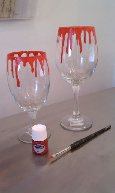 DIY Painted Blood Glasses for Halloween Halloween Glasses Diy, Horror Birthday Party Ideas, Tvd Party, Vampire Theme Party, Supernatural Birthday, Supernatural Party, Twilight Party, Vampire Party, Mystery Dinner Party