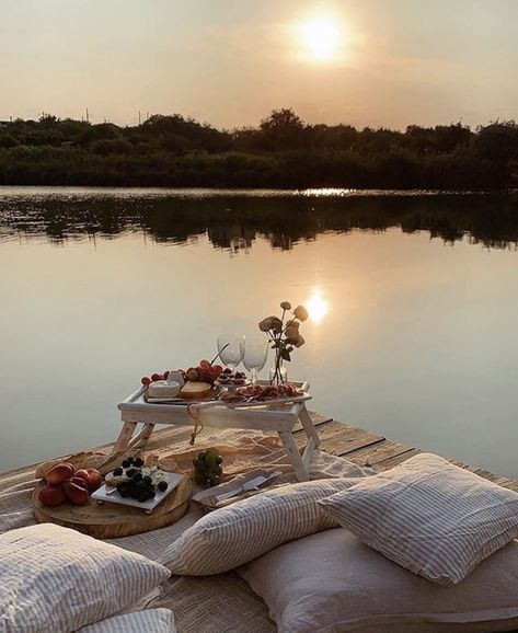 Sunday Feels, Choose Your Life, Picnic Inspiration, Virtuous Woman, Sunset Summer, Picnic Time, Romantic Gestures, Aesthetic Indie, Photoshoot Inspo