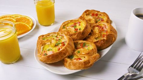 Bacon and Egg Croissant Boats │ Delish Breakfast Boat, Breakfast Boats, Brunch Casserole Recipes, Work Breakfast, Bacon Dishes, Cooking Breakfast, Croissant Breakfast, Croissant Recipe, Brunch Casserole