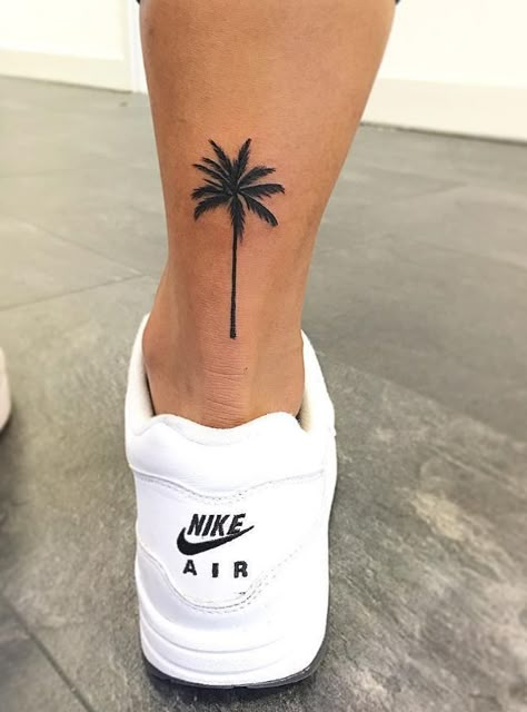 Tree Tattoo Ankle, Palm Tree Tattoo Ankle, Holiday Tattoo, Tattoos On Back, California Tattoo, Tattoo Diy, Petit Tattoo, Palm Tattoos, Tree Tattoo Designs