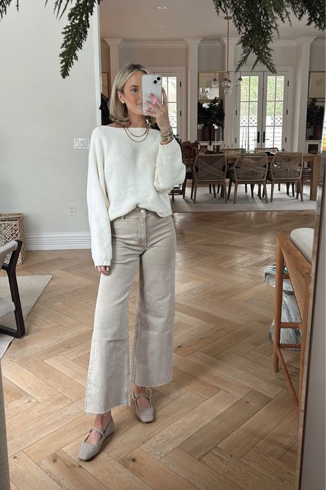 Jeans culotte high waist - Women curated on LTK Culottes Outfit Winter, Cream Corduroy Pants Outfits, Culotte Jeans Outfit, Champagne And Chanel, Corduroy Pants Outfit, Culottes Outfit, Culotte Jeans, Jean Beige, Outfit Jean