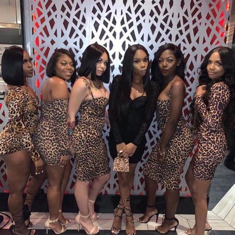 Birthday Dinner Outfit, 18th Birthday Outfit, 16th Birthday Outfit, Girl Goals, Matching Outfits Best Friend, Squad Outfits, Birthday Outfit For Women, Birthday Fits, Cute Birthday Outfits