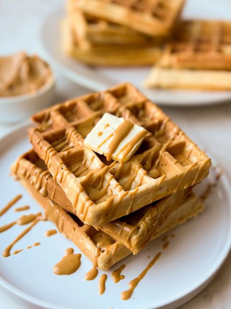 Peanut Butter Waffles are thick & fluffy with a crisp outer shell and peanut twist. A quick, easy breakfast/brunch for peanut butter lovers! Peanut Butter Waffle, Peanut Butter Waffles, Banana Carrot Muffins, Quick Easy Breakfast, Easy Breakfast Brunch, Carrot Muffins, Breakfast Recipes Sweet, Caramelized Bananas, Peanut Butter Lovers