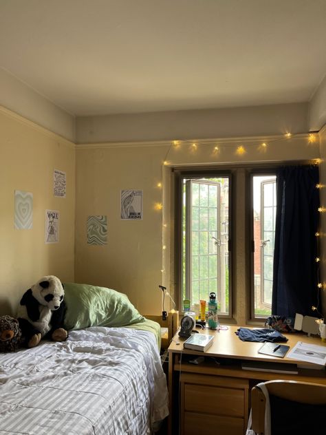 Yale Dorm Room, Yale Dorm, Dream College, Dorm Ideas, In My Room, My Room, Room Inspo, Dorm Room, Dorm Rooms