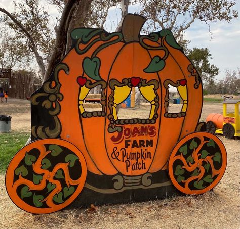 Fall Festival Booth, Pumpkin Patch Decoration, Fall Photo Booth, Easter Photo Booth, Fall Festival Decorations, Pumpkin Coach, Festival Booth, Halloween Photo Booth, Harvest Fest