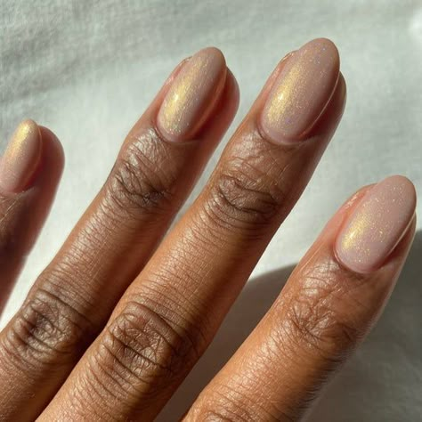 Iridescent Gold Nails, Pearl Nails Gold, Light Gold Shimmer Nails, Cream Shimmer Nails, Gold Glitter Manicure, Gold Tone Nails, Subtle Shimmer Nails, Holographic Gold Nails, Pearly Gold Nails