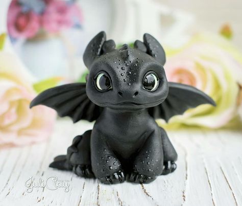 Toothless Polymer Clay, How To Make A Dragon Out Of Clay, Clay Toothless, Dragon Clay, Clay Dragons, Crea Fimo, Polymer Clay Dragon, Polymer Clay Figures, Clay Dragon