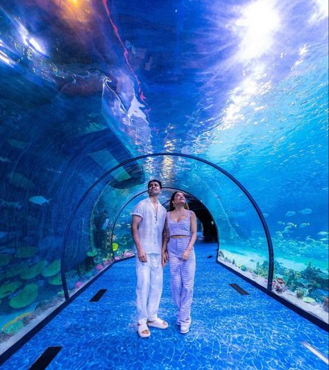 Dubai Picture Ideas, Dubai Couple, Dubai Photoshoot, Dubai Aquarium, Dubai Holidays, Dubai Vacation, Vacation Photography, Travel Pictures Poses, Dubai Travel