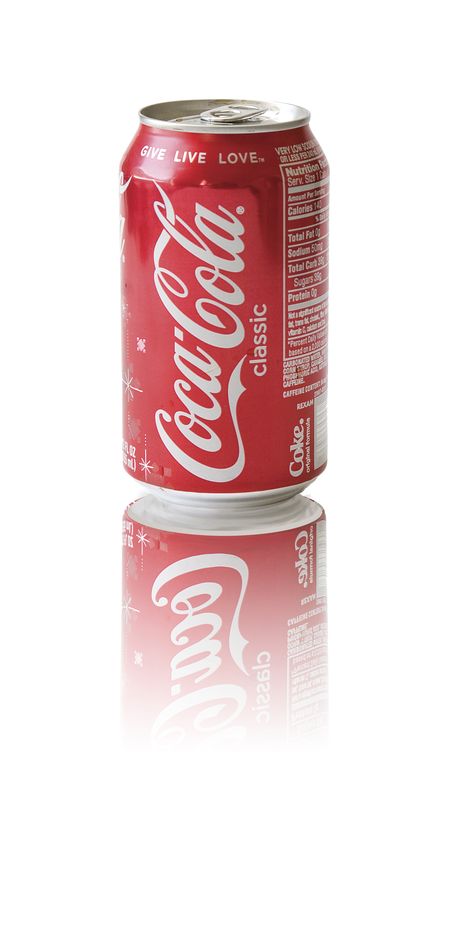 See how to create an accurate reflection in photoshop of a cylindrical object! Coke Can Photography, Cylindrical Objects, Foodie Lover, Coke Can, Always Coca Cola, Soda Drinks, Aluminum Cans, Coke Cans, Pop Cans