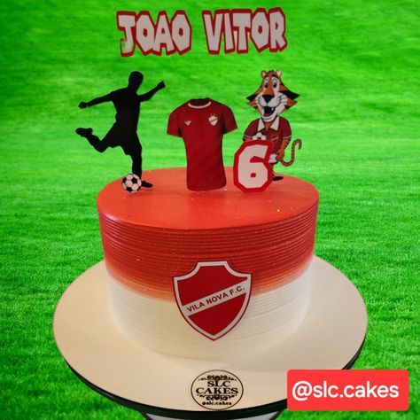 Um doce sabor de vitória! 
Bolo recheado com mousse de ninho e morangos, decorado com o tema Vila Nova. Vamos celebrar com estilo e saborear cada conquista juntos!
2kg
Topper: @slc.cakes Cake