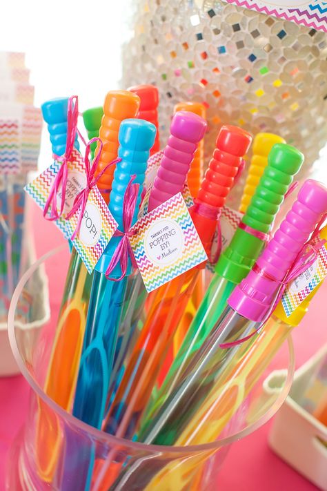 Bubble birthday favors Popsicle Party Ideas, Barbie Pool Party, Bubble Birthday Parties, Popsicle Party, Pool Party Kids, Pool Party Favors, Bubble Birthday, Party Favors For Kids, Birthday Giveaways