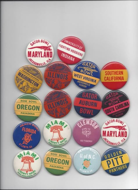 Vintage Lot of (25) NCAA College Football Buttons - Bowl games & more! | #1829270183 Retro College Aesthetic, Vintage College Football, Vintage Collegiate Aesthetic, Vintage College Aesthetic, College Buttons, College Football Aesthetic, Vintage College Shirts, Collegiate Aesthetic, College Football Logos