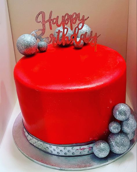 Airbrushed buttercream with silver decor Red Glitter Cake Birthday, Red Glitter Heart Cake, Silver Birthday Cake, Cake Hacks, Silver Birthday, Silver Decor, Butter Cream, Birthday Cake, Cake