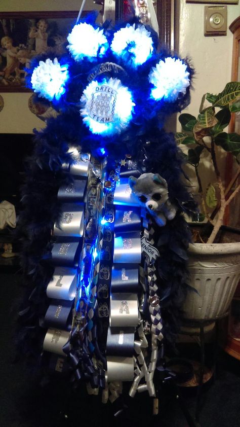 Chain paw print mum. Lot with led lights by Sami Strada 915 519-9538 https://www.facebook.com/samiatshindigsncrafts Mexico Tacos, Hoco Mums, Pink Mums, Senior Things, Texas Homecoming Mums, Mum Ideas, Football Crafts, Senior Overalls, Homecoming Mums Diy