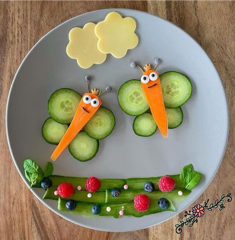 Food Art Lunch, Fruits For Breakfast, Cute Breakfast Ideas, Kids Food Crafts, Deco Fruit, Easy Toddler Meals, Halloween Breakfast, Creative Breakfast, Fruit Platter Designs