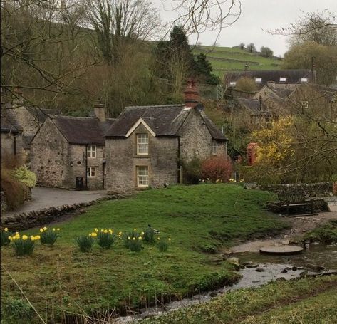 Irish Village Aesthetic, Photography Ideas Nature, Nature Photography Ideas, Village Aesthetic, England Countryside, Nature Photography Tips, English Cottages, British Country, Country Cottages