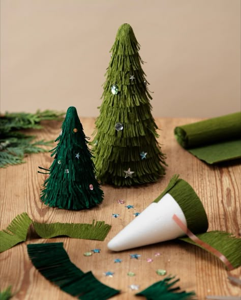 Christmas Tree Ideas Handmade, Christmas Present Diy, Mini Christmas Tree Diy, Crepe Paper Christmas, Paper Christmas Trees, Mini Landscape, Christmas Decorations Diy Crafts, Paper Christmas Tree, Christmas Tree Crafts