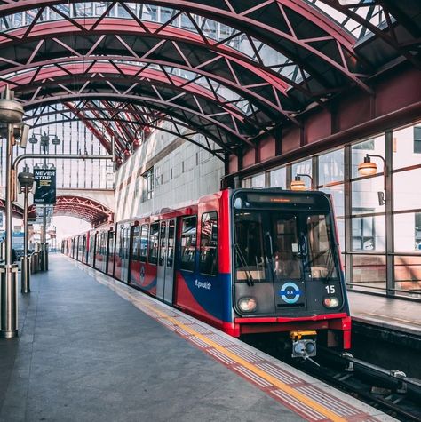 DLR dream 😊⁣ ⁣ #dlr #docklands #docklandslightrailway #londontransport #london #londonlife #prettycitylondon #tfl #transportforlondon Docklands Light Railway, London Docklands, London Overground, London Sights, County House, London Transport, Route Map, Light Rail, London Underground