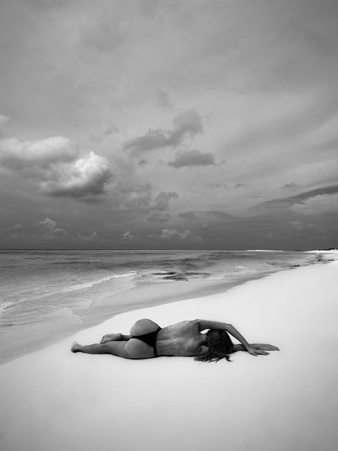 Wet Look Beach Photoshoot, Beach Photoshoot Black And White, Beach Shoot Aesthetic, Outdoor Boudiour Ideas Beach, Beach Photo Shoot Ideas For Women, Black Sand Beach Photoshoot, Dark Beach Photoshoot, Beach Model Photoshoot Poses, Beach Portraits Woman