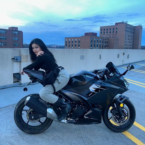 tehe Big Motorcycle, Biker Women, 2025 Goals, Ninja 400, Big Bike, Girly Car Accessories, Dream Bike, Biker Aesthetic, Motorcycle Aesthetic