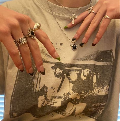 Nails And Rings, Grunge Nails, Funky Jewelry, Fairy Grunge, Dream Jewelry, Jewelry Inspo, Pretty Jewellery, Piercing Jewelry, Stylus