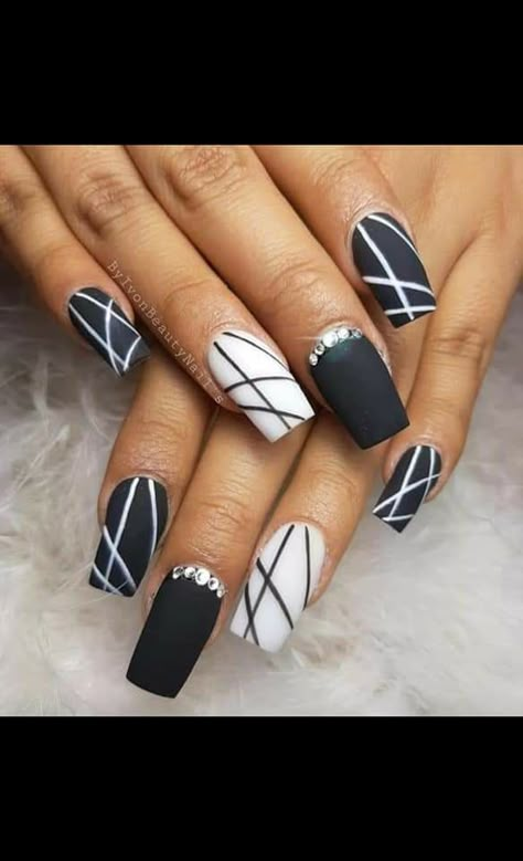 Masquerade Ball Nails, White Nails With Black French Tip, Dressy Nails, Black And White Nail Art, Beauty Tutorial, Fall Nail Art Designs, Fancy Nails Designs, New Nail Designs, Stylish Nails Designs