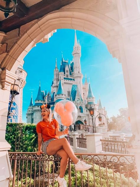 Disney Florida Pictures, Disney Balloon Picture, Disney Picture Inspiration, Disney Orlando Photo Ideas, Disney Birthday Photoshoot, Photo Ideas For Disney World, Disney Birthday Pictures, Disney Park Photo Ideas, Walt Disney World Pictures Ideas