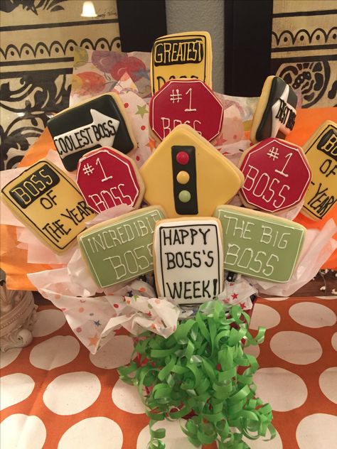 Happy Boss's week cookie Bouquet, royal icing Bosses Day Cookies Decorated, Heart Cookies Decorated, Miniature Desserts, Sunshine Cookies, Cookie Bouquets, Bouquets Ideas, Fancy Ice, Color Flow, Bosses Day Gifts