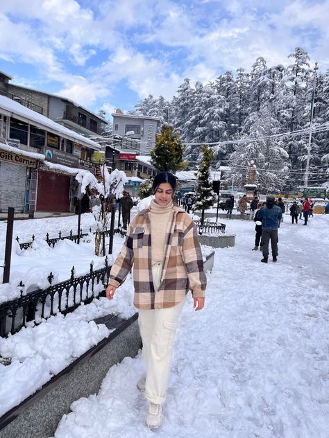 Girl posing in snow, snowfall in Manali, aesthetic photoshoot idea, outfit inspiration, winter outfit inspiration Snowfall Outfits Women, Snowfall Outfit Ideas, Manali Dress Ideas Women, Manali Outfit Ideas Women, Snowfall Outfits, Manali Outfits Women, Manali Outfit Ideas, Snowfall Photography, Snowfall Aesthetic