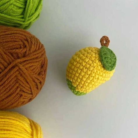 【Materials】 Yarn (color: green, yellow,& … Little Mango Crochet Pattern 查看全文 » Crochet Mango Pattern, Crochet Mango, Crochet Family, Brown Crochet, Crochet Fruit, Crochet Mouse, Crochet Food, Bee Brooch, Magic Ring