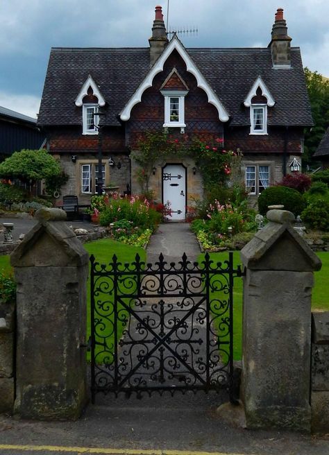 Storybook Homes, Castle Combe, Stone Cottages, Fairytale Cottage, Quaint Cottage, Storybook Cottage, Beautiful Cottages, Dream Cottage, Peak District