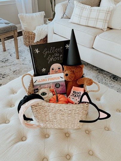 Halloween Kids Basket Ideas, Boo Basket For Baby Girl, Halloween Basket For Toddlers, Halloween Basket For Kids, Toddler Halloween Basket Ideas, Baby Boo Basket Ideas, Toddler Boo Basket Ideas, Autumn Basket Ideas, Halloween Toddler Basket