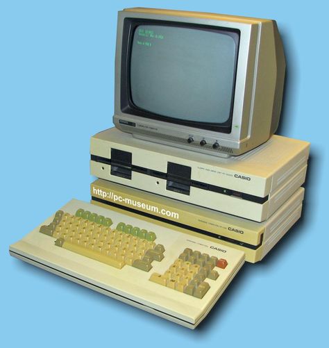 In the 1970s, the personal computer, like the lever & the abacus before it, augmented human capabilities.  Atlantic magazine ranks it as the 16th greatest breakthrough since the wheel. Old Computer Screen Aesthetic, 70s Culture, 70s Computer, Old Computer Screen, 1980s Computer, 1970s Computer, Campus Fashion, 1980 Computer, Cassette Futurism