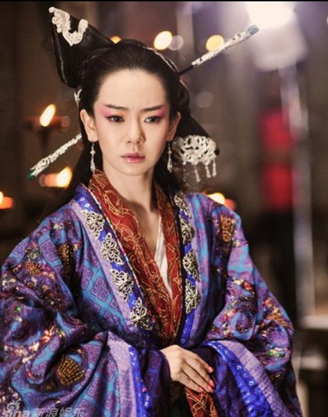 Chinese Queen, Gillian Chung, Chinese Empress, Zhou Dynasty, Headpiece Hairstyles, Hair Combs, Ancient Chinese, Hair Comb, Headpiece