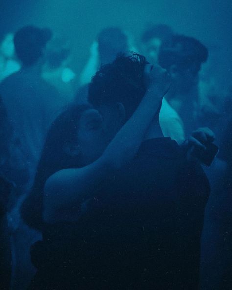 Rave Couple, Heaven Can Wait, Clubbing Aesthetic, Bad Friends, Dark Romance Books, Cute Love Pictures, Romantic Art, Dancing In The Rain, Couple Aesthetic