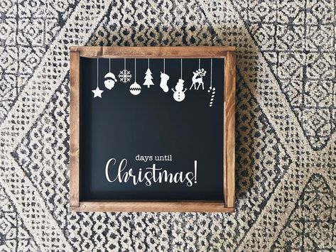 Days Till Christmas Sign Chalkboards, Chalkboard Christmas Ornaments, Christmas Countdown Board, Chalkboard Christmas Countdown, Farmhouse Chalkboard Ideas, Days Until Christmas Sign Diy, Days Till Christmas Sign, Holiday Chalkboard Art, Christmas Chalkboard Signs