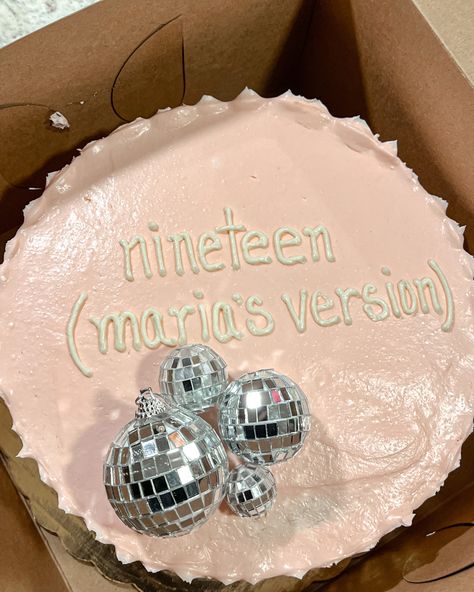 Taylor Swift, Mirrorball, (Taylor’s Version), Taylor Swift cake, nineteenth birthday, birthday cake, disco balls, Taylor Swift song, birthday cake inspo Song Birthday Cake, Bolo Taylor Swift, Nineteenth Birthday, Taylor Swift Mirrorball, Song Birthday, 19th Birthday Cakes, Taylor Swift Cake, 14th Birthday Cakes, Taylor Swift Birthday Party Ideas